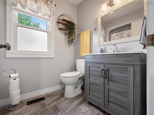 193 Willow Avenue, New Glasgow, NS - Indoor Photo Showing Bathroom