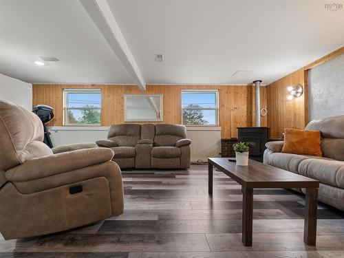 193 Willow Avenue, New Glasgow, NS - Indoor Photo Showing Living Room