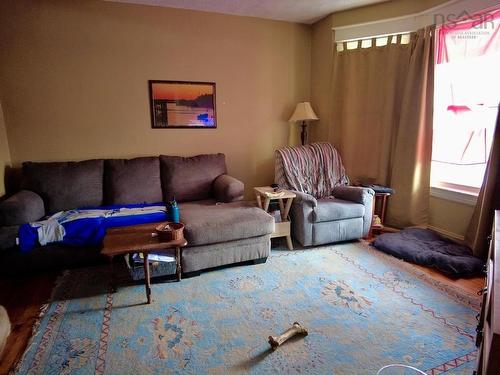 54 Prince Arthur Street, Amherst, NS - Indoor Photo Showing Living Room