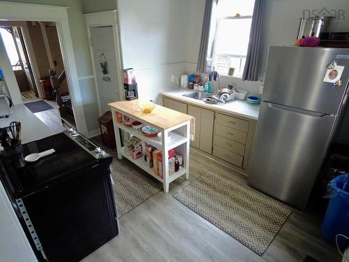 54 Prince Arthur Street, Amherst, NS - Indoor Photo Showing Kitchen