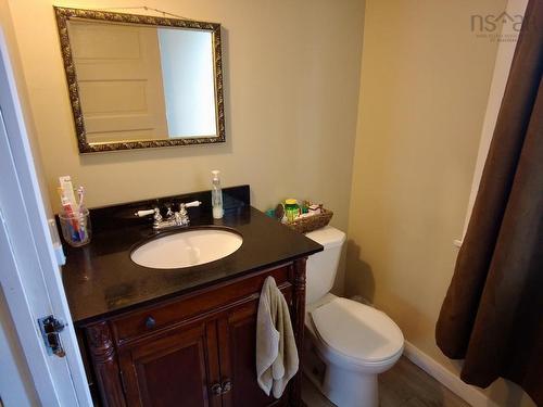 54 Prince Arthur Street, Amherst, NS - Indoor Photo Showing Bathroom