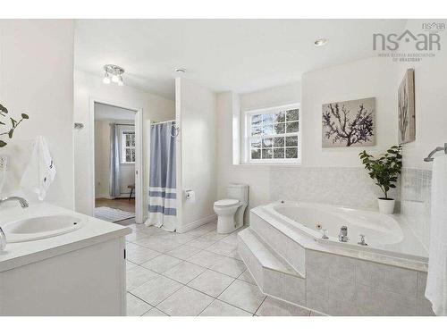 66 Virginia Drive, Hammonds Plains, NS - Indoor Photo Showing Bathroom