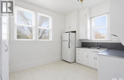 610 Albert Avenue, Saskatoon, SK - Indoor Photo Showing Kitchen With Double Sink