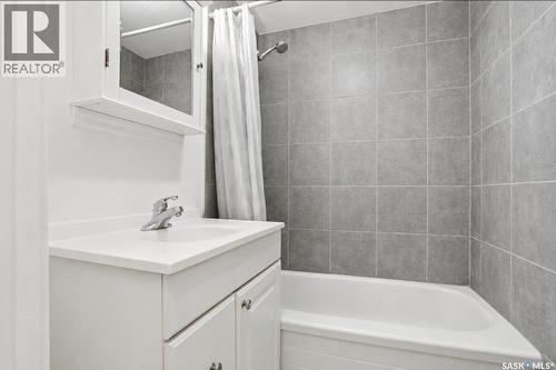 610 Albert Avenue, Saskatoon, SK - Indoor Photo Showing Bathroom