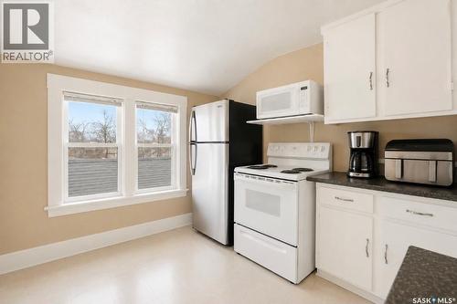 610 Albert Avenue, Saskatoon, SK - Indoor Photo Showing Kitchen