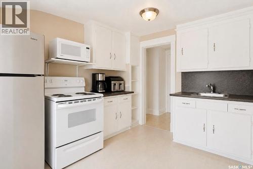 610 Albert Avenue, Saskatoon, SK - Indoor Photo Showing Kitchen
