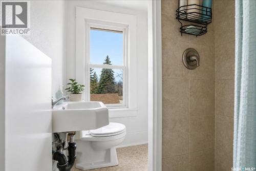 610 Albert Avenue, Saskatoon, SK - Indoor Photo Showing Bathroom
