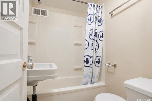 610 Albert Avenue, Saskatoon, SK - Indoor Photo Showing Bathroom