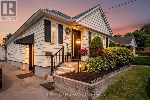 816 SIMCOE STREET N  Oshawa, ON L1G 4V8