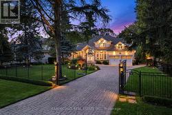 527 MEADOW WOOD ROAD  Mississauga, ON L5J 2S4