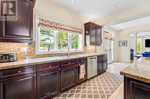 527 Meadow Wood Road, Mississauga, ON - Indoor Photo Showing Kitchen With Double Sink