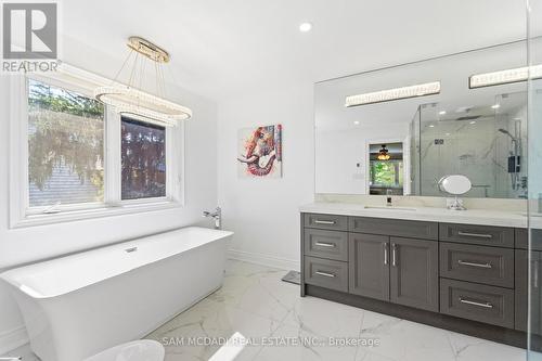 527 Meadow Wood Road, Mississauga, ON - Indoor Photo Showing Bathroom