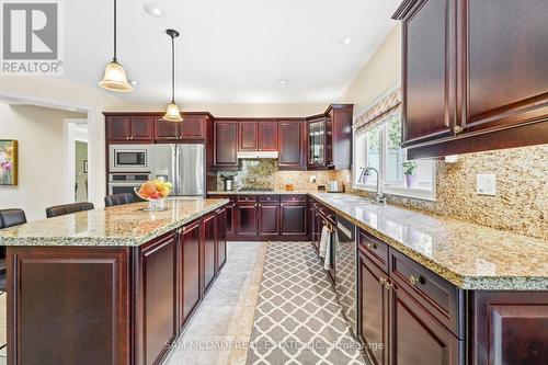 527 Meadow Wood Road, Mississauga, ON - Indoor Photo Showing Kitchen With Double Sink With Upgraded Kitchen