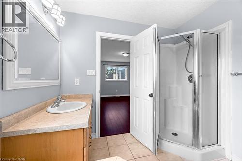 4 Clairfields Drive W, Guelph, ON - Indoor Photo Showing Bathroom