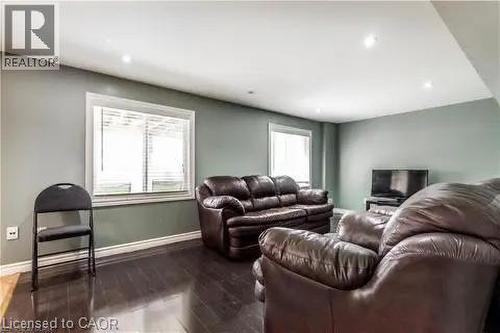 4 Clairfields Drive W, Guelph, ON - Indoor Photo Showing Living Room