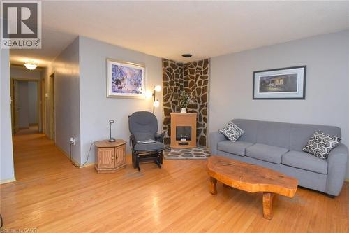 120 Eaglewood Boulevard, Mississauga, ON - Indoor Photo Showing Living Room