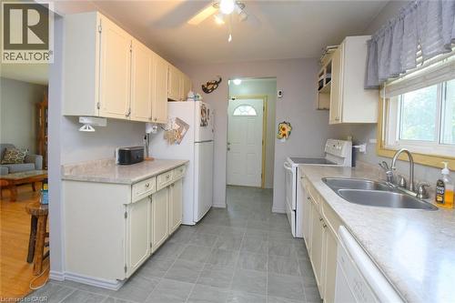 120 Eaglewood Boulevard, Mississauga, ON - Indoor Photo Showing Kitchen With Double Sink