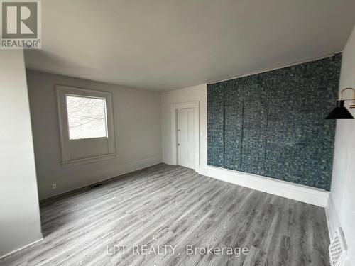 37 ELIZABETH STREET N , Brampton, Ontario L6X 1S3 4