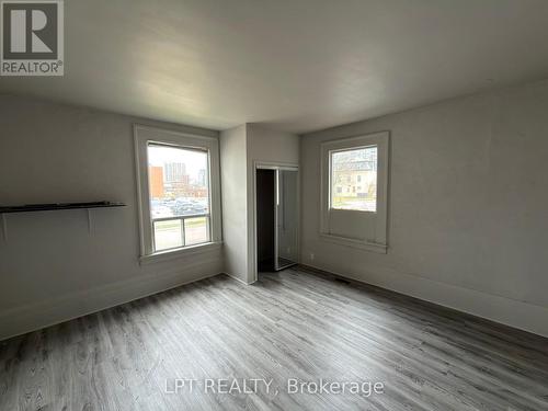 37 ELIZABETH STREET N , Brampton, Ontario L6X 1S3 5