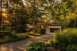 1063 GREENOAKS DRIVE  Mississauga, ON L5J 3A1