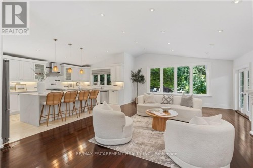 1063 Greenoaks Drive, Mississauga, ON - Indoor Photo Showing Other Room
