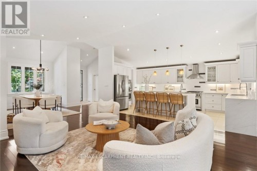 1063 Greenoaks Drive, Mississauga, ON - Indoor Photo Showing Other Room
