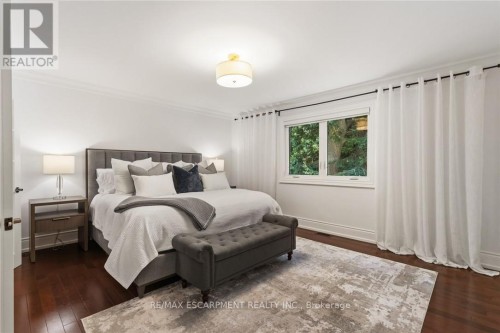 1063 Greenoaks Drive, Mississauga, ON - Indoor Photo Showing Bedroom