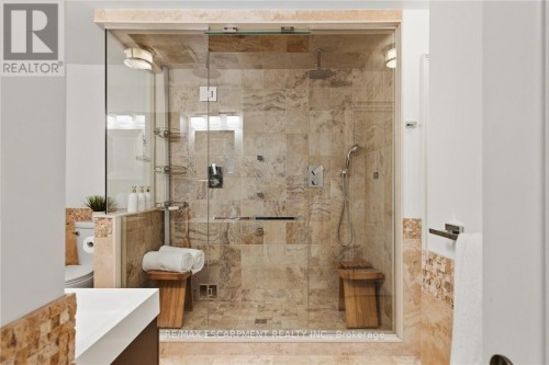 1063 Greenoaks Drive, Mississauga, ON - Indoor Photo Showing Bathroom