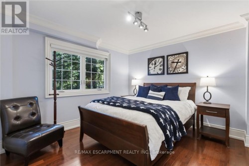 1063 Greenoaks Drive, Mississauga, ON - Indoor Photo Showing Bedroom