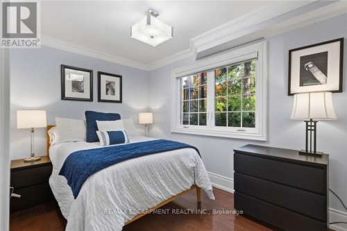 1063 Greenoaks Drive, Mississauga, ON - Indoor Photo Showing Bedroom