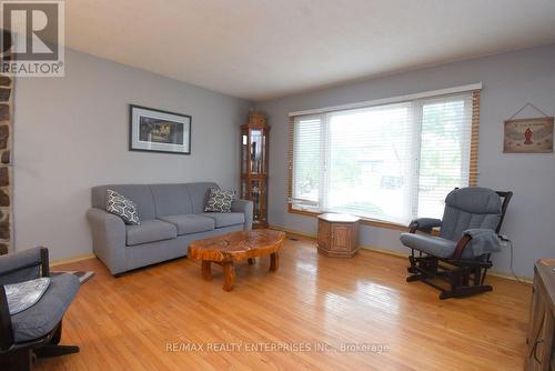 120 Eaglewood Boulevard, Mississauga, ON - Indoor Photo Showing Living Room