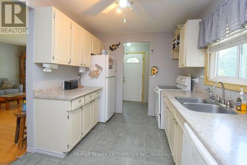 120 Eaglewood Boulevard, Mississauga, ON - Indoor Photo Showing Kitchen With Double Sink