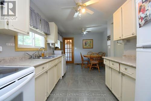 120 Eaglewood Boulevard, Mississauga, ON - Indoor Photo Showing Kitchen With Double Sink