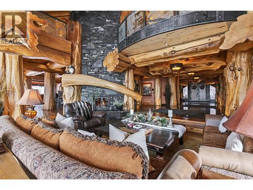 525 Feathertop Way, Big White, BC - Indoor Photo Showing Living Room