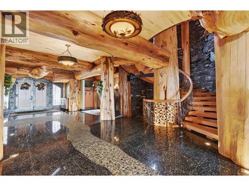 525 Feathertop Way, Big White, BC - Indoor Photo Showing Other Room