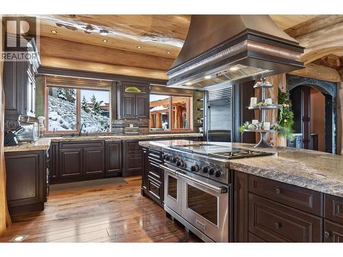 525 Feathertop Way, Big White, BC - Indoor Photo Showing Kitchen With Upgraded Kitchen