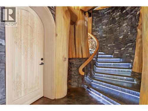 525 Feathertop Way, Big White, BC - Indoor Photo Showing Other Room