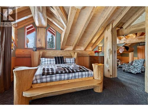 525 Feathertop Way, Big White, BC - Indoor Photo Showing Bedroom