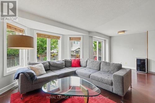 45 Coleridge Street, Ottawa, ON - Indoor Photo Showing Living Room