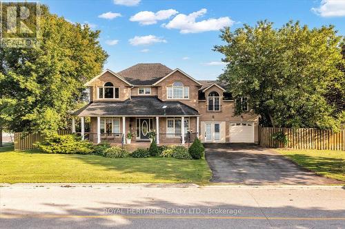 828 WILDFLOWER COURT  Oshawa, ON L1G 7Z4