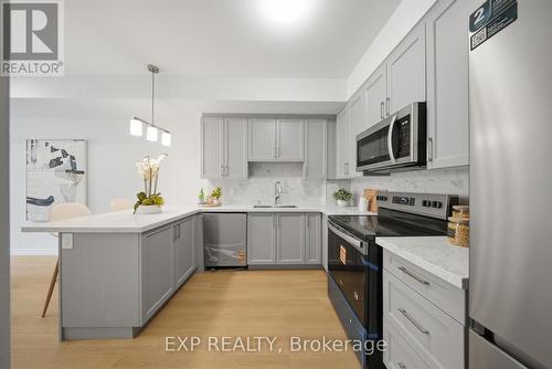 10 - 2 Slessor Boulevard, Grimsby, ON - Indoor Photo Showing Kitchen With Stainless Steel Kitchen With Upgraded Kitchen