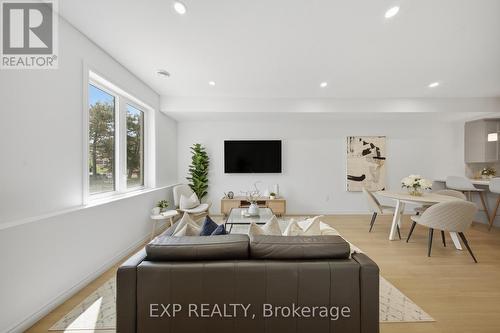 10 - 2 Slessor Boulevard, Grimsby, ON - Indoor Photo Showing Living Room