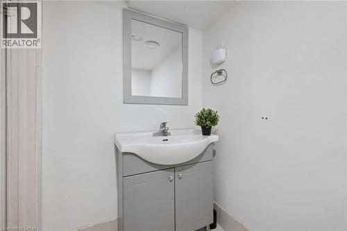 60 Edinburgh Road, Kitchener, ON - Indoor Photo Showing Bathroom