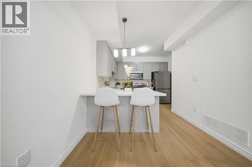 2 Slessor Boulevard Unit# 10, Grimsby, ON - Indoor Photo Showing Kitchen