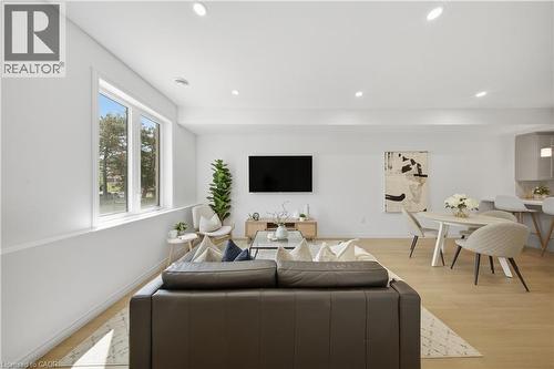 2 Slessor Boulevard Unit# 10, Grimsby, ON - Indoor Photo Showing Living Room