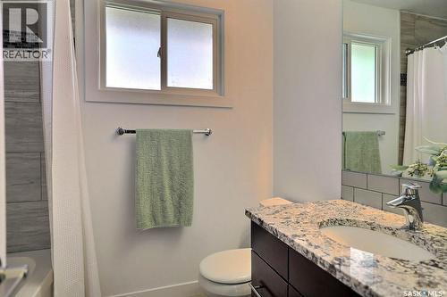 6918 1St Avenue N, Regina, SK - Indoor Photo Showing Bathroom