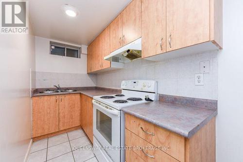 46 Thunderbird Trail, Brampton, ON - Indoor Photo Showing Kitchen With Double Sink