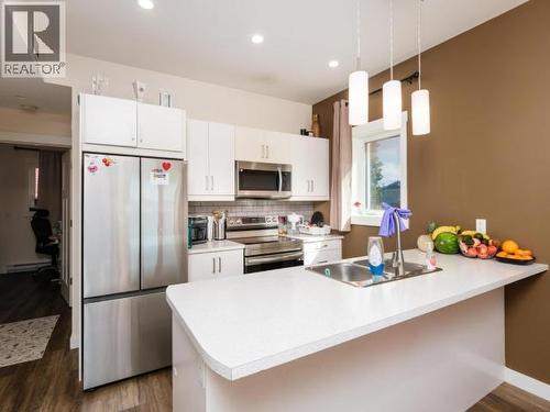 116-25 Gleaner Avenue, Whitehorse, YT - Indoor Photo Showing Kitchen
