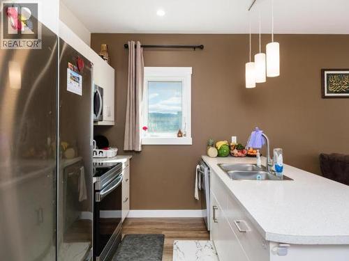 116-25 Gleaner Avenue, Whitehorse, YT - Indoor Photo Showing Kitchen With Double Sink