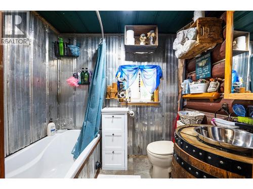 541 Bear Road, Salmo, BC - Indoor Photo Showing Bathroom